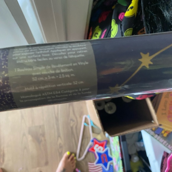 Stick and peel wallpaper - Picture 3 of 4